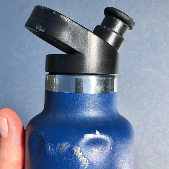 Hydro Flask Sport Top Used 21 oz Blue - Picture 12 of 14